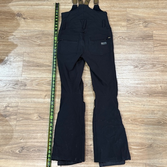 Roxy ski bib overalls with Gold Accents - Picture 12 of 13